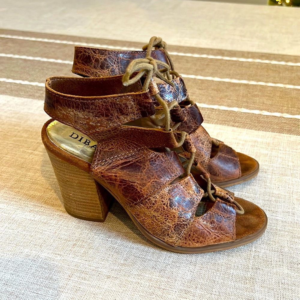 Dibatrue heels, size 6, lace up, beautiful distress to the leather